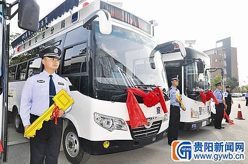 花溪分局訂購(gòu)的躍迪移動(dòng)警務(wù)室、燃油版移動(dòng)警務(wù)室