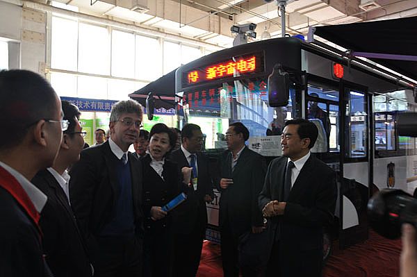 躍迪電動(dòng)汽車(chē)參加節(jié)能減排與資源綜合利用博覽會(huì)