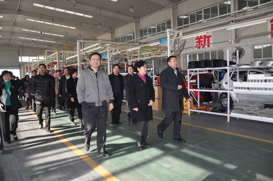 市政協(xié)主席王華清、副市長(zhǎng)蔣文紅一行領(lǐng)導(dǎo)到河北新宇宙視察指導(dǎo)