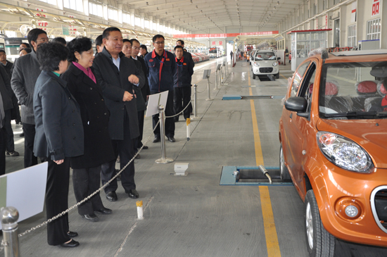 市政協(xié)主席王華清、副市長(zhǎng)蔣文紅一行領(lǐng)導(dǎo)到河北新宇宙視察指導(dǎo)