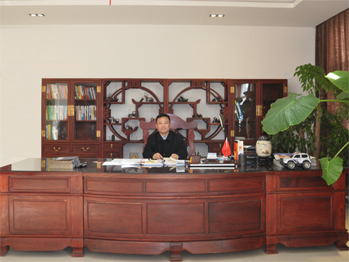 躍迪集團(tuán)董事長(zhǎng)呂洪濤恭祝大家2015年元旦快樂(lè)