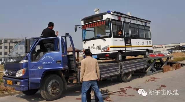 躍迪移動警務(wù)室發(fā)車浙江臨安-維護治安秩序、利民利警。