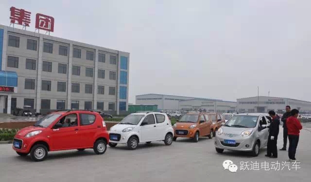 躍迪電動汽車裝車完畢發(fā)往荊州，買躍迪電動汽車可投保，解決您的后顧之憂！