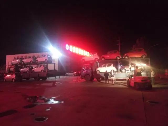 躍迪電動(dòng)汽車批量裝車完畢準(zhǔn)備發(fā)車