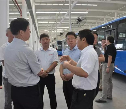 電動(dòng)公交車