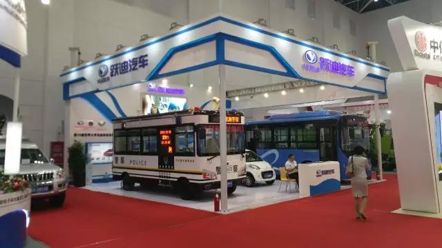 河北省長張慶偉、省政協(xié)主席付志方、省人大副主任楊崇勇蒞臨躍迪新能源汽車展位考察指導(dǎo)