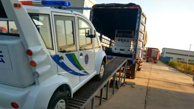 躍迪電動(dòng)汽車(chē)正在裝車(chē)