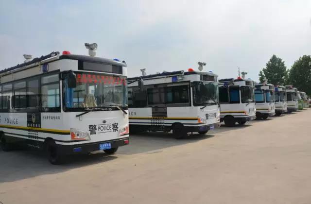 躍迪電動流動警務(wù)室集合完畢，準備裝車