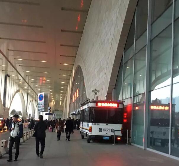 電動流動警務室