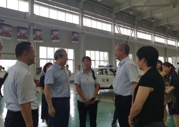 河北省政協(xié)副主席盧曉光，河北省委統(tǒng)戰(zhàn)部副部長、省工商聯(lián)黨組書記郭翠朵率調(diào)研組到躍迪集團開展重點提案督辦調(diào)研