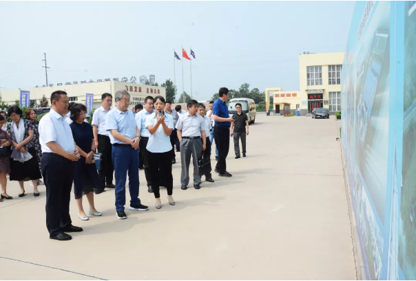 河北省政協(xié)副主席盧曉光，河北省委統(tǒng)戰(zhàn)部副部長、省工商聯(lián)黨組書記郭翠朵率調(diào)研組到躍迪集團開展重點提案督辦調(diào)研