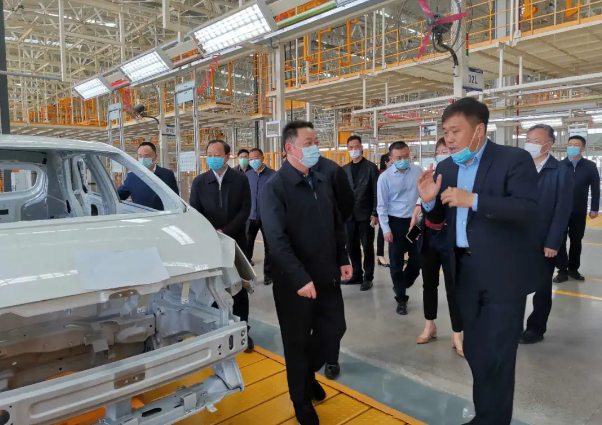 四川省人大常委會(huì)黨組副書(shū)記、副主任黃新初蒞臨躍迪國(guó)躍新能源汽車(chē)產(chǎn)業(yè)園調(diào)研