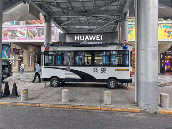 北京采購的移動(dòng)警務(wù)室正式上崗執(zhí)勤