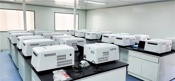 日檢20萬(wàn)人—躍迪核酸檢測(cè)實(shí)驗(yàn)室10天建成，調(diào)試完畢即將投入使用