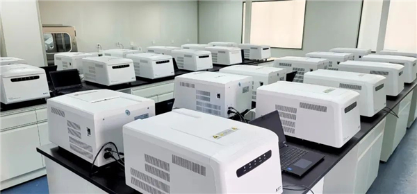 日檢20萬(wàn)人—躍迪核酸檢測(cè)實(shí)驗(yàn)室10天建成，調(diào)試完畢即將投入使用