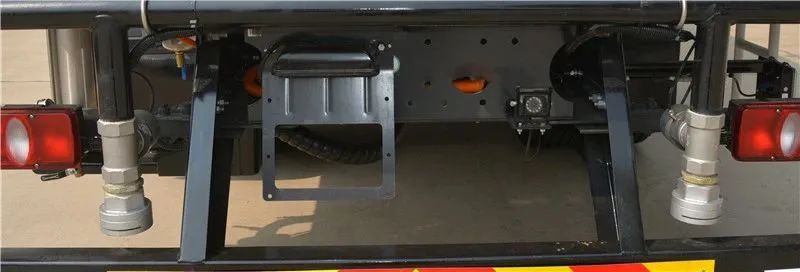 躍迪集團新能源多功能抑塵車——低碳環(huán)保、降溫除塵