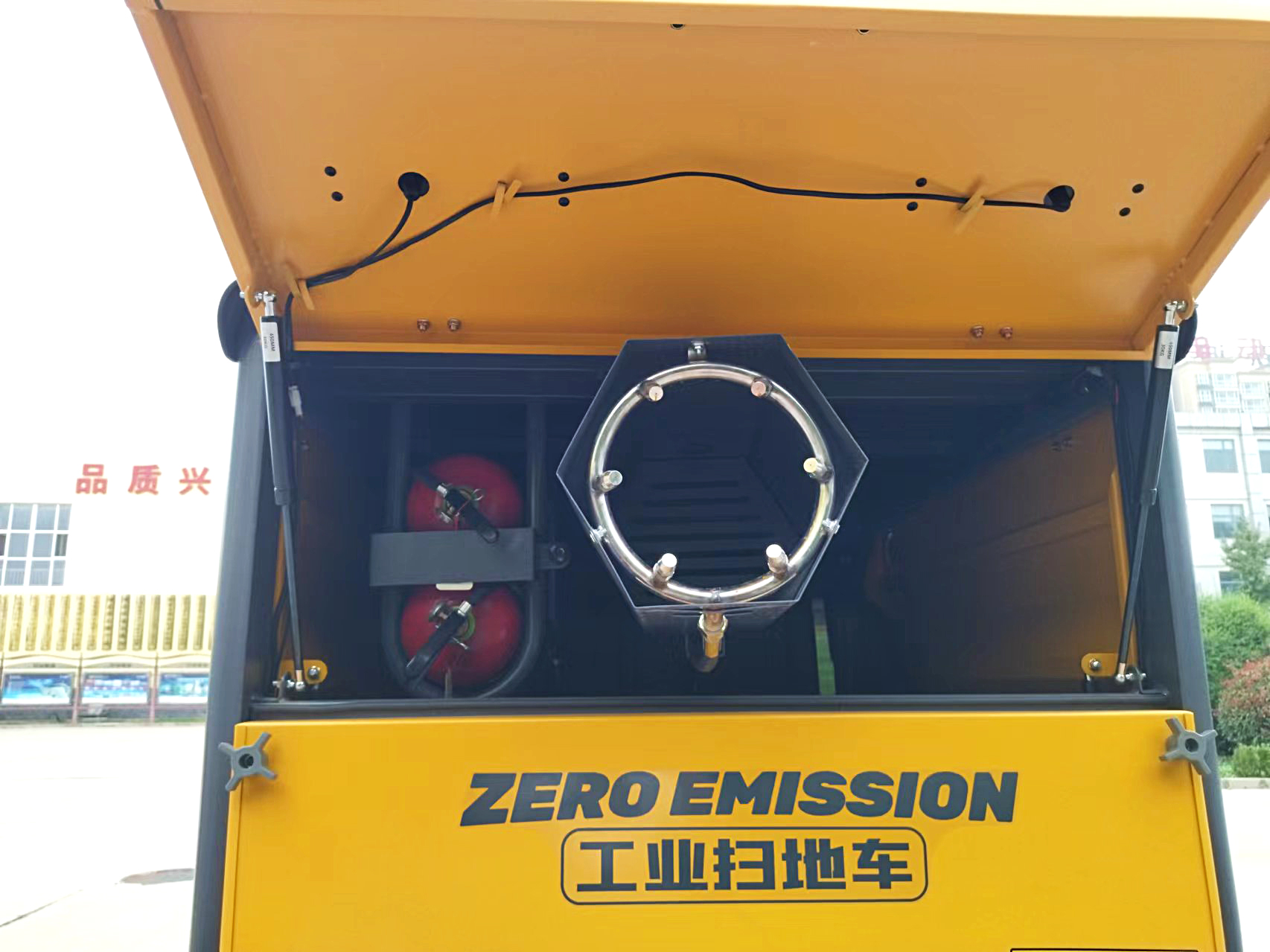 強(qiáng)力吸塵，高效清掃-躍迪小型清掃車