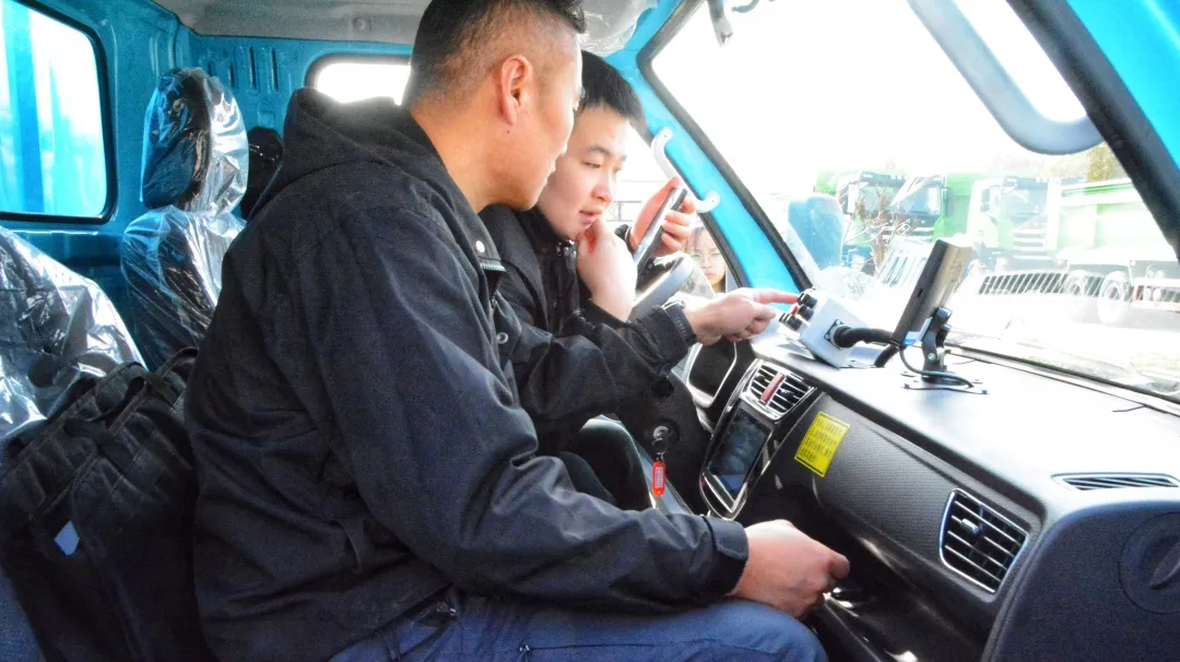 躍迪新能源汽車(chē)：綠色動(dòng)力，引領(lǐng)未來(lái)環(huán)衛(wèi)新風(fēng)尚·
