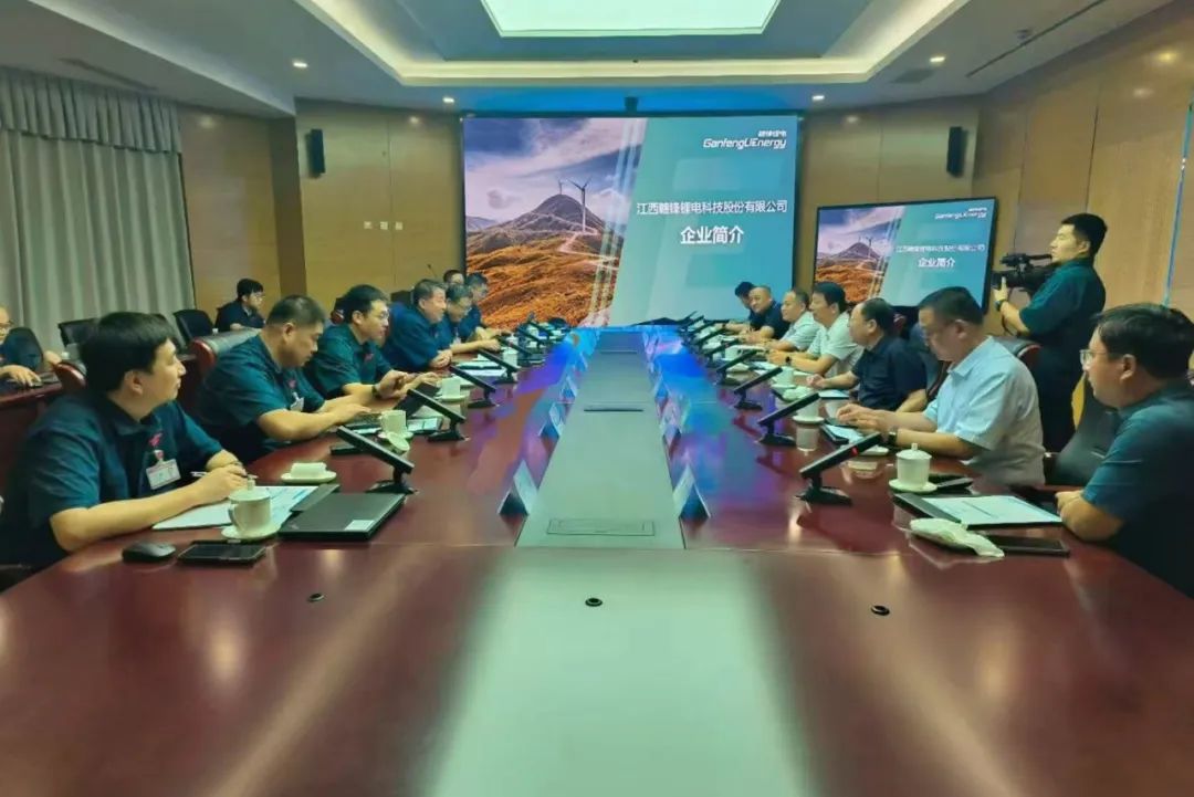 鋰業(yè)巨頭贛鋒鋰業(yè)董事長李良彬、躍迪集團(tuán)董事長呂洪濤聯(lián)袂造訪中國重汽，與劉正濤董事長洽談新能源領(lǐng)域合作前景